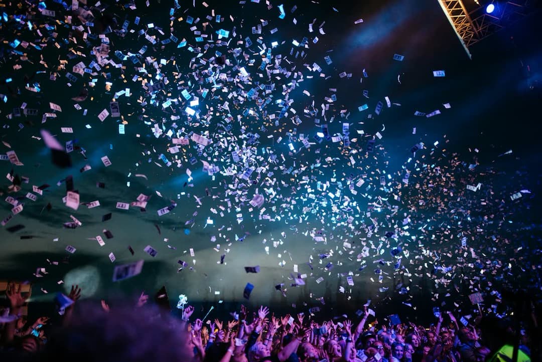 Konserde kalabalık